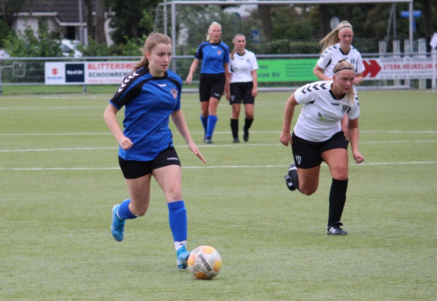 De talentvolle Jasmijn van der Boor bij haar debuut in IFC Vrouwen